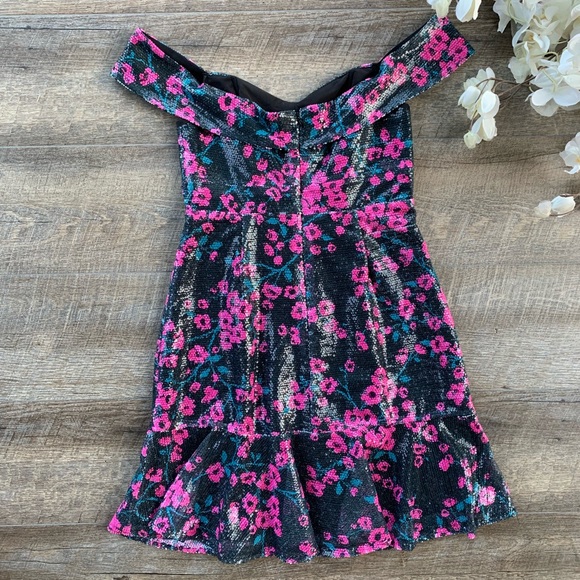 NWT WAYF Black Off the Shoulder Sequin Dress - Picture 5 of 8